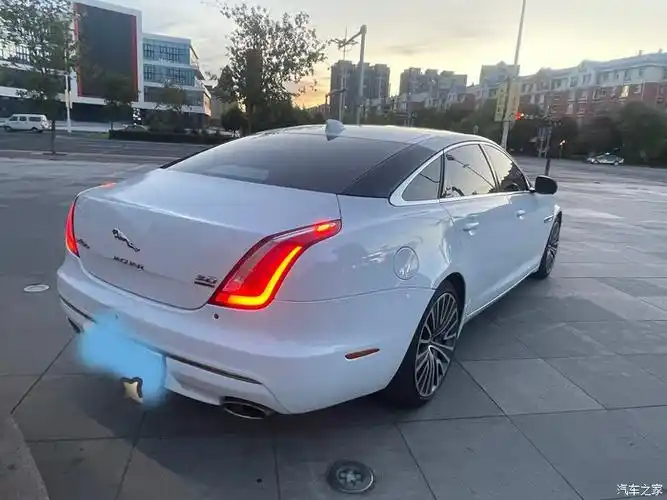 捷豹xj18款50周年纪念版19年一月份上牌形势公里数7