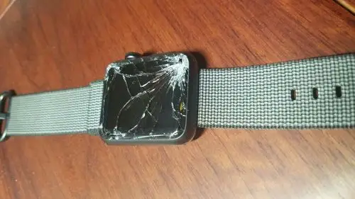 苹果手表摔成这样,换个屏幕要多少钱呀