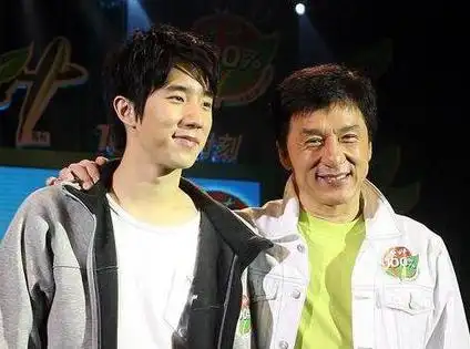 房祖名曾在街头卖艺 揭秘成龙家教3大过失