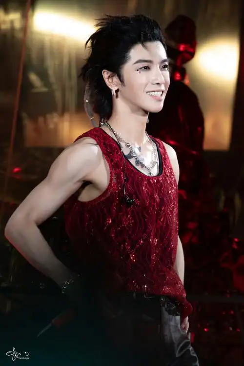 我与华晨宇的十年记忆#hcy#2023华晨宇火星演唱会#【随感】爱怕沉 ..