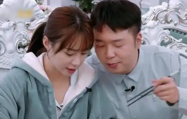 原创原创6年感情终于有了结果杜海涛手捧鲜花求婚沈梦辰兴奋不已