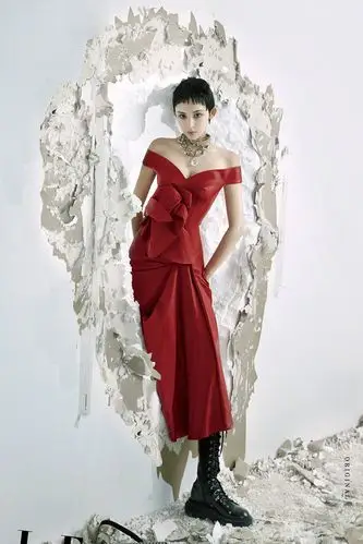 明星古力娜扎elle杂志封面女孩时尚大片!