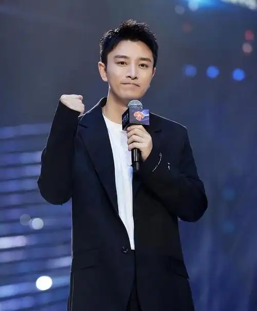 贾乃亮首度开腔力挺女儿甜馨我和妈妈是你最坚强的后盾