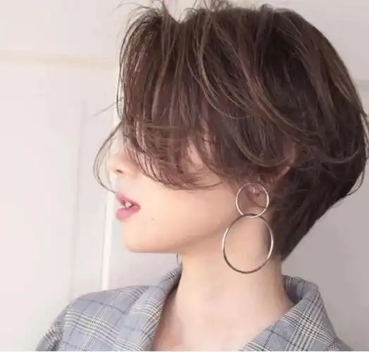 宋慧乔剪了齐耳短发驾驭各种时尚造型37岁变成27岁
