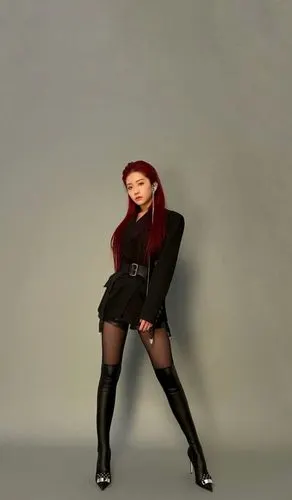 喻言有多性感穿过膝长靴扭胯被抓拍网友无数男人心中的女神