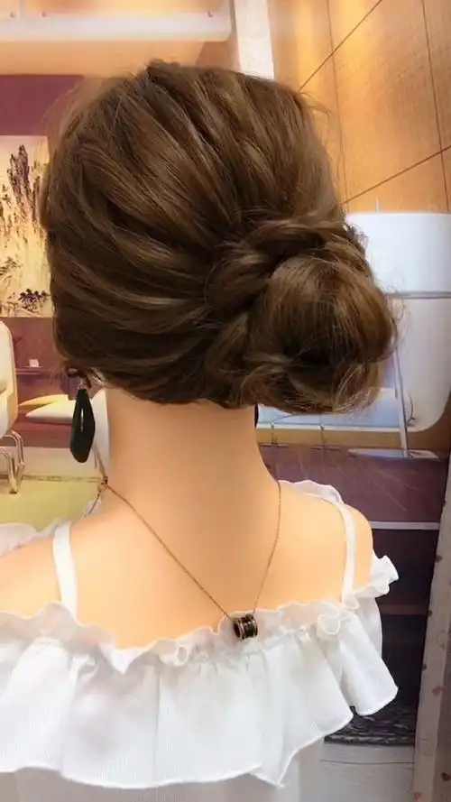 低丸子头这样扎绝对美爆了,尽显迷人的优雅气质