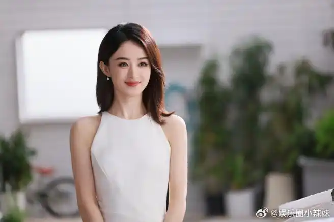 赵丽颖纯白背心无袖连衣裙##赵丽颖纯白背心无袖连衣裙造型