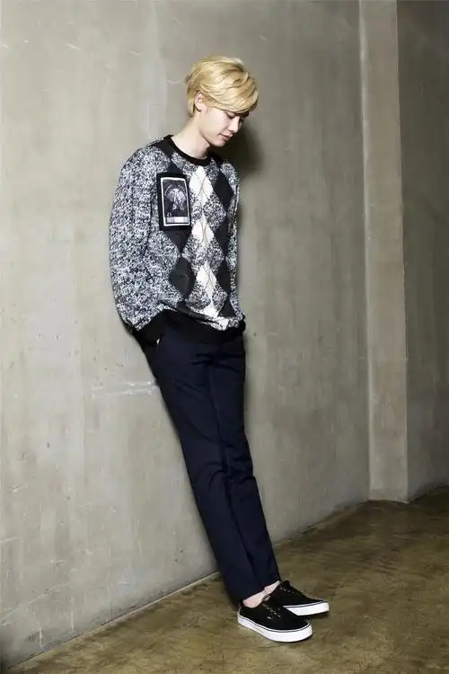 李钟硕最新写真变身时尚暖男