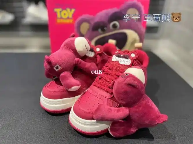 李宁迪士尼草莓熊联名款
