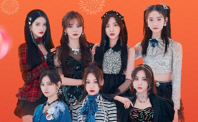 原创硬糖少女团综热度不高成团一年发展不佳不如师姐火箭少女101