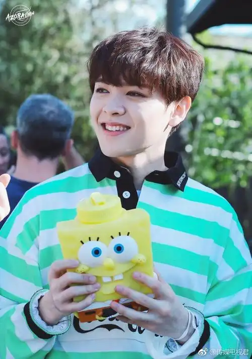 尤长靖#当你的眼睛眯着笑,小卷毛超级可爱 ,笑起来犹如三月春风,四月