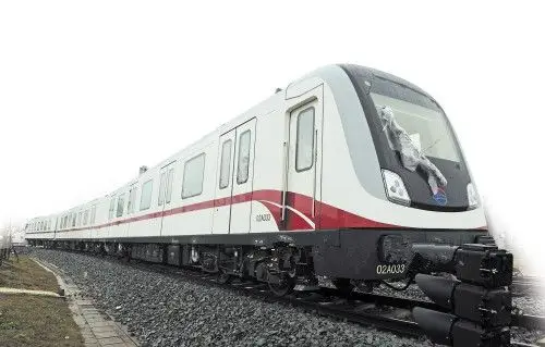 长沙地铁2号线西延线首列列车抵达