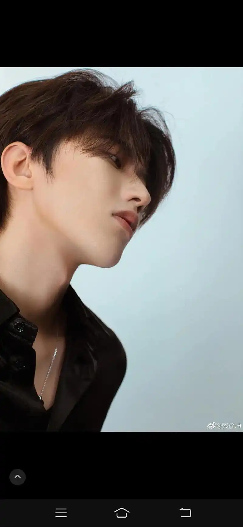 家人们谁能懂啊,我昨天刚发的这张照片,今天坤坤发了这张,啊啊 - 抖音