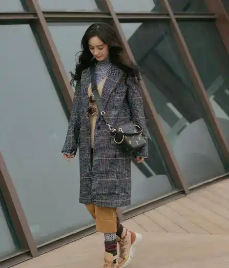 街拍女王杨幂,春季穿出百变花样,各种风格轻松驾驭