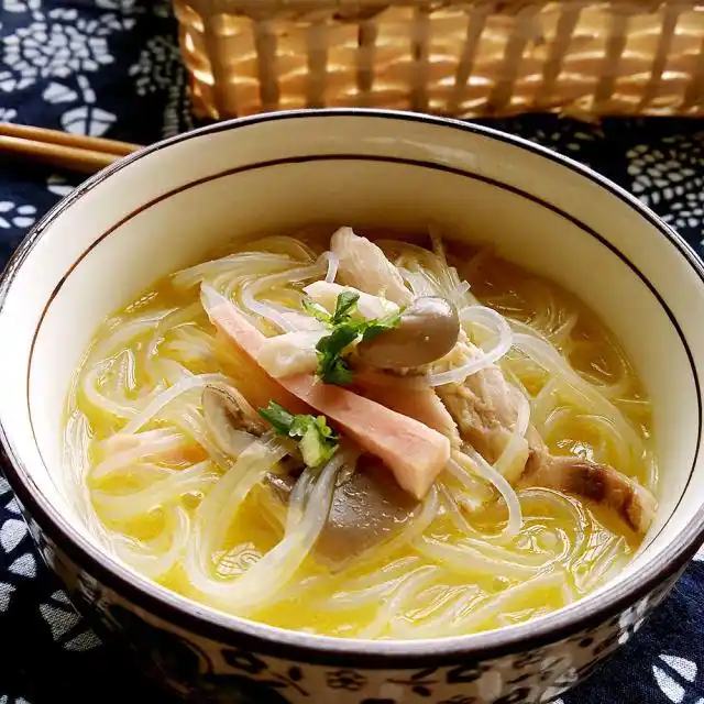 鸡汁粉丝煲的家常做法,不吃撑都停不下嘴,下饭超级棒!