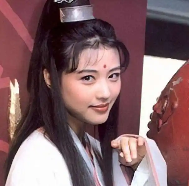 周芷若(周海媚饰演)