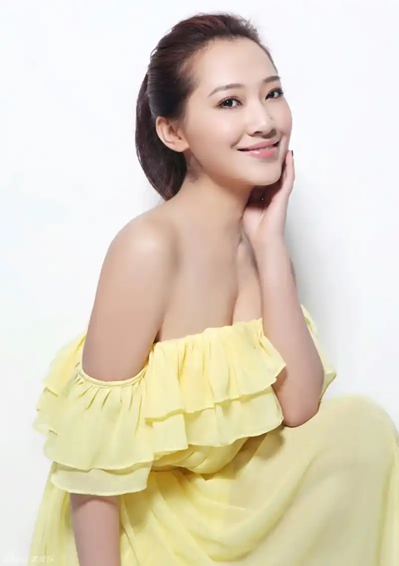 组图:秦子越踏春而来 首款唯美写真曝光_高清图集_新浪网