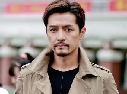 胡歌第一次登上伯爵广告,胡子备受热议,网友:真男神!