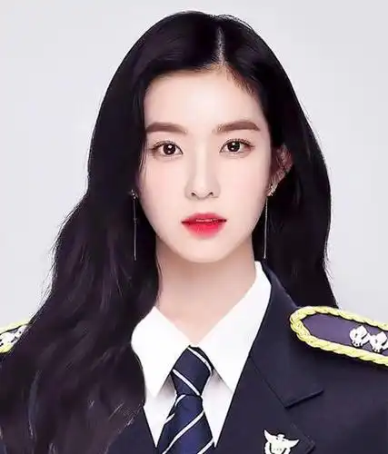 裴姐的证件照也那么好看啊