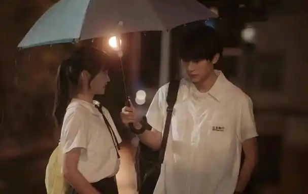 又一部青春校园剧当我飞奔向你猫的树执导男女主双向奔赴