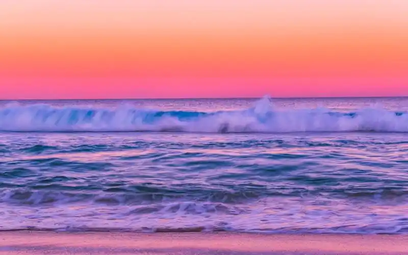 汹涌的海浪高清桌面壁纸