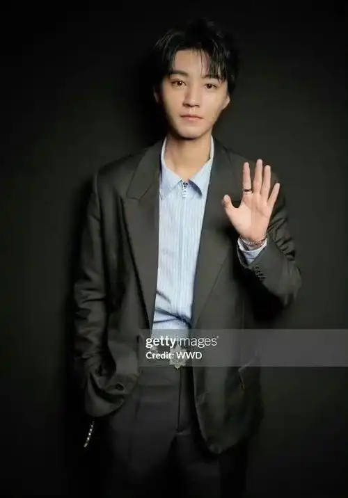 g社镜头下的王俊凯生图