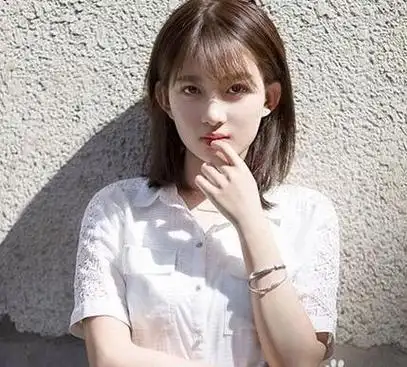 中短发直发发型 简单清新更灵动_网易订阅