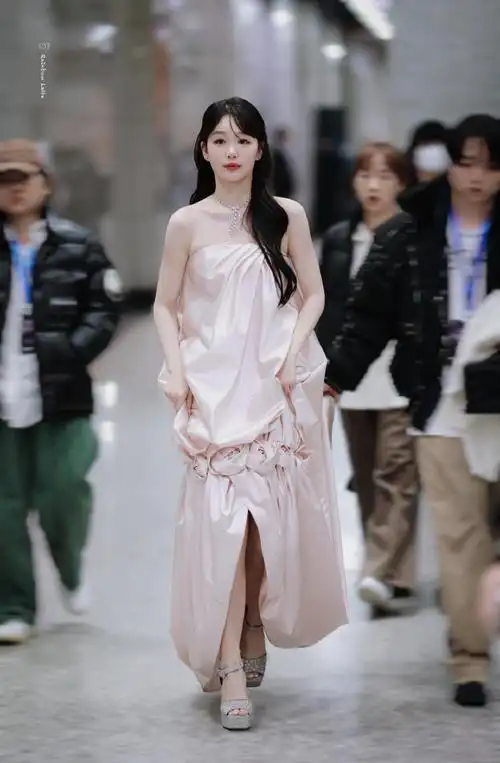 徐梦洁香槟粉水母裙##搜狐视频舞蹈翻跳盛典