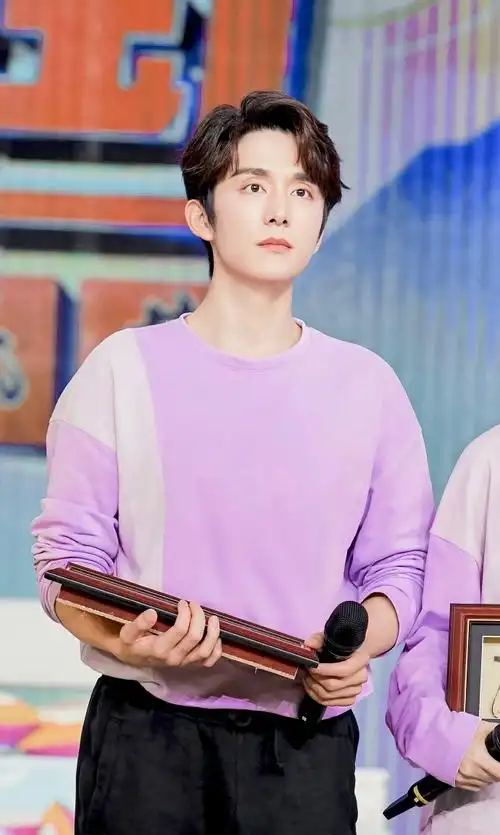 成光芒#zxc#张新成快乐大本营#好喜欢这期的快本造型也好好看@张新成