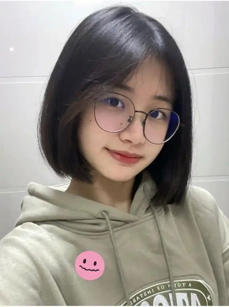 这款发型很减龄感觉清新自然又清爽打理十分方便 也称学生头 发型分析