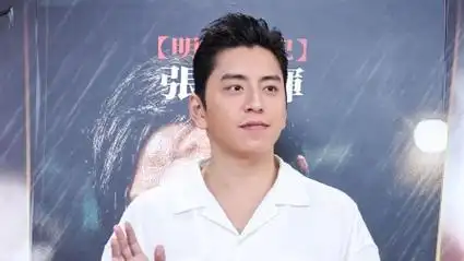 王大陆晒戒指照疑好事将近 回应:没结婚