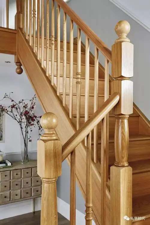 实木楼梯这样设计,美观又实用!