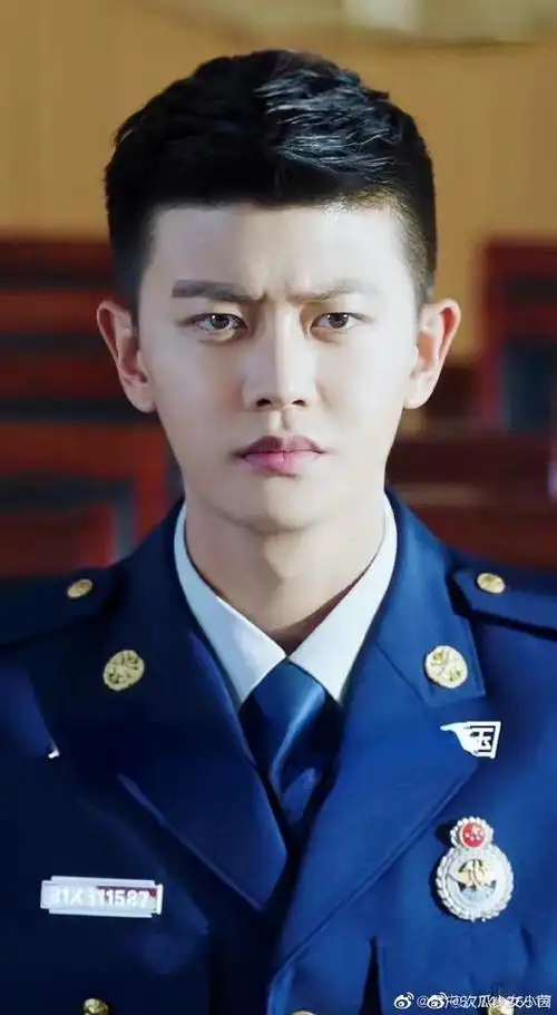 任嘉伦请把军装焊在身上##蓝焰突击