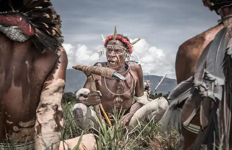 印尼原始部落的生活男人交配时才去女人房子