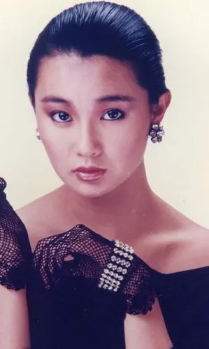 张曼玉清纯萌动写真,她至今单身,为什么?