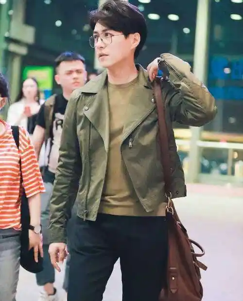 靳东实力诠释贺涵经的起岁月沉淀的儒雅男神