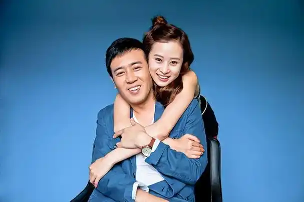 在电影《坚如磐石》的宣传现场,马伊琍自曝:"我对于和伟的最初印象,都