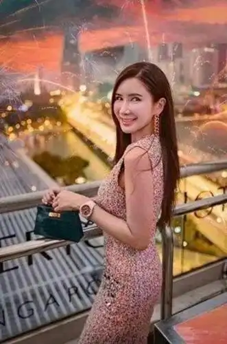 我是有态度的八卦君,今天和大家聊聊新加坡第一名媛蔡欣颖.