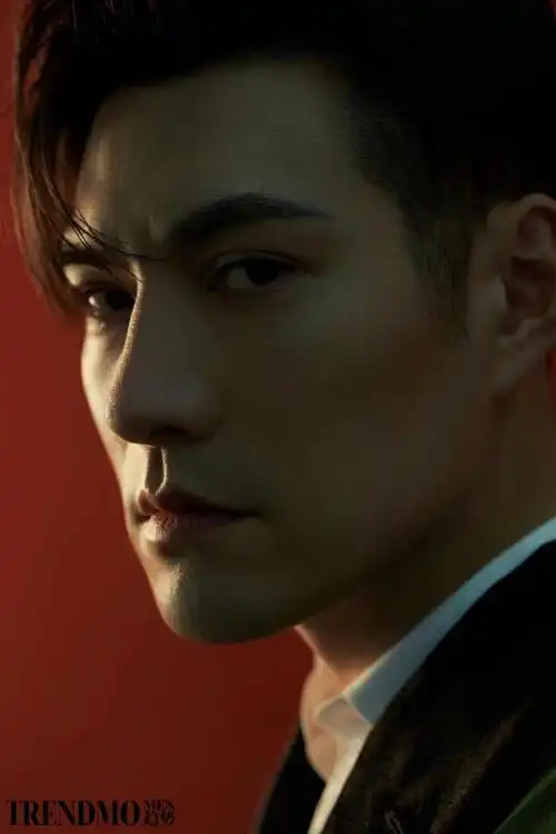 521心动狙击严屹宽登杂志封面演绎国风大片再现侧颜杀