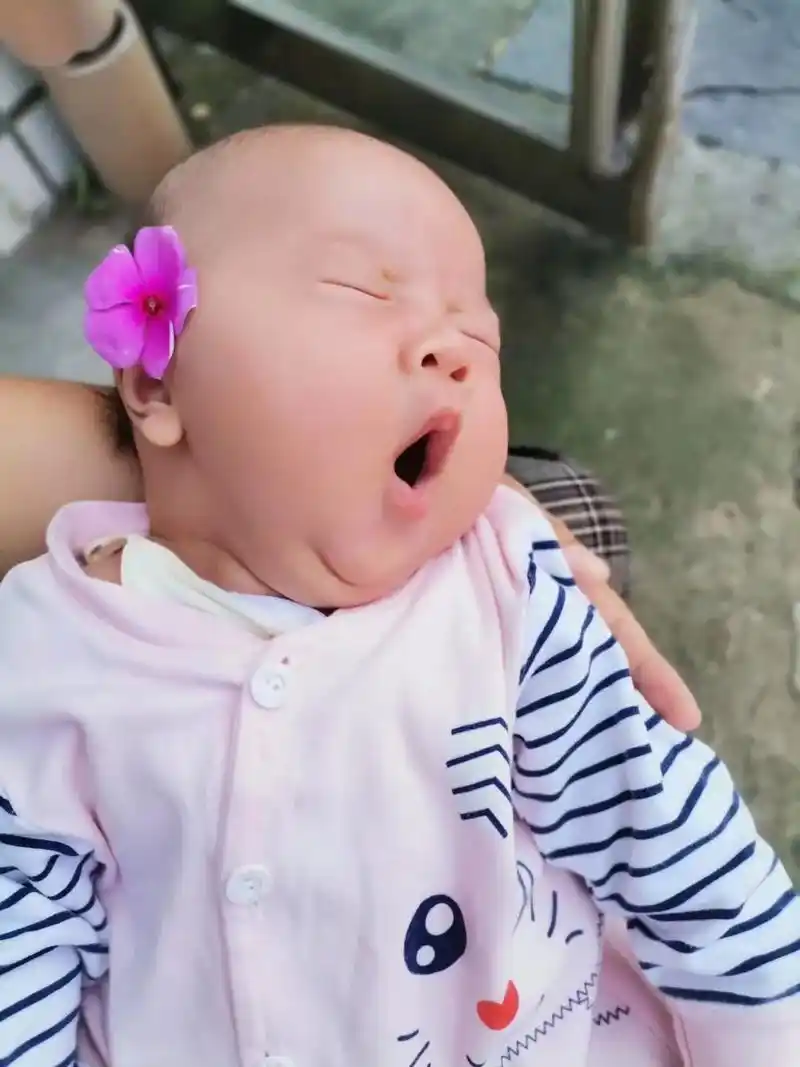 侯铭宇小小小时候的照片