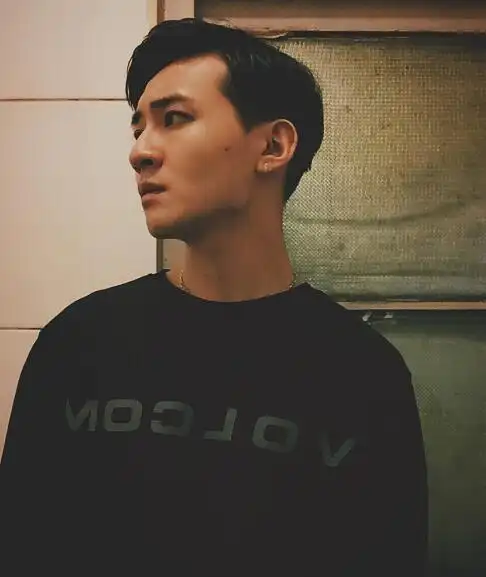 家有儿女键盘盛冠森资料微博私照遭扒键盘盛冠森老婆是谁资料家庭背景