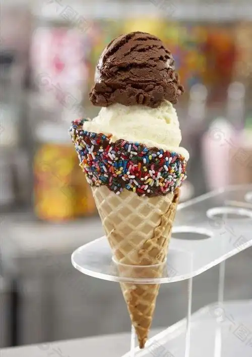 艺兴文艺艺扬美术——《太阳爱吃冰激凌》