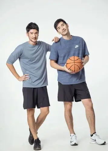 高宇桥晒与高以翔生日合照,备受网粉祝福!