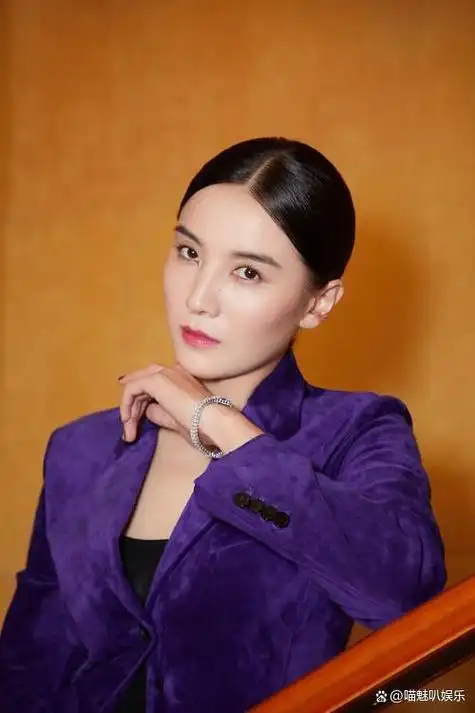 与已婚名导同居5年,42岁宋佳的复杂人生