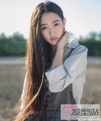 及腰长发如何打理好看 长直发满满优雅女神范_发型站_最新流行发型