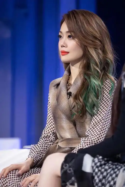 太燃了!容祖儿《我们的歌》与希林娜依高合唱《浮夸》