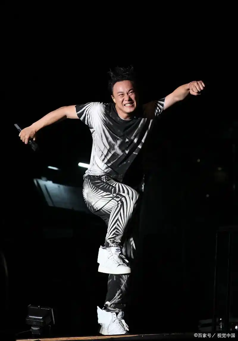 陈奕迅杭州演唱会要连开三.@老花眼看花花世界的动态