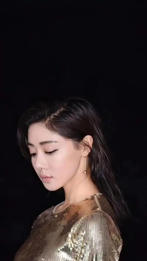 邓家佳壁纸,如一朵盛开的花朵,不断向阳光伸展