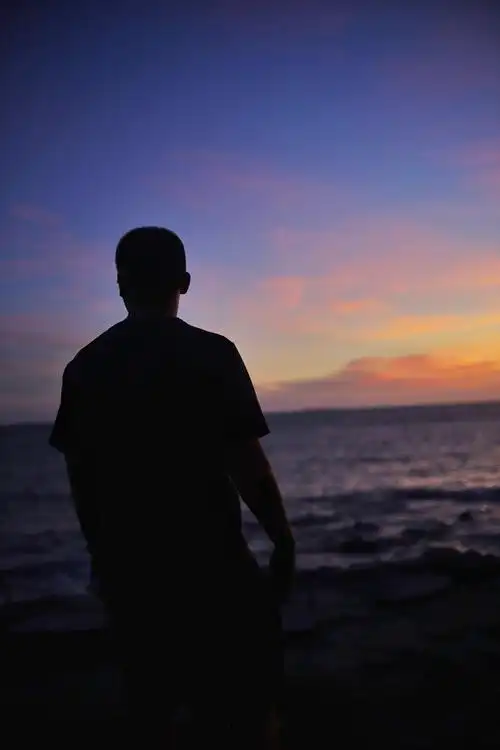 你不是一个人在看海