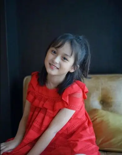 九岁的刘楚恬可爱卖萌4连拍网友想生个这样的女儿